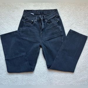 Love these Jeans!! I’ve since had a baby and they just don’t fit me anymore.